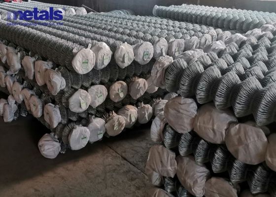 Buy Hot Dipped Galvanized Chain Link Mesh Fence Netting 6 Foot 9 Gauge For Secure Fencing online manufacture